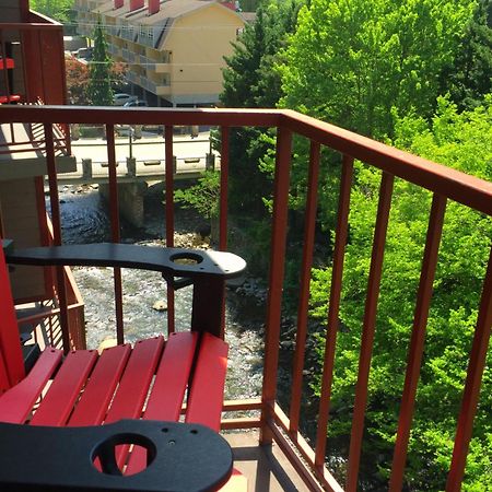 Baymont By Wyndham Gatlinburg On The River Extérieur photo