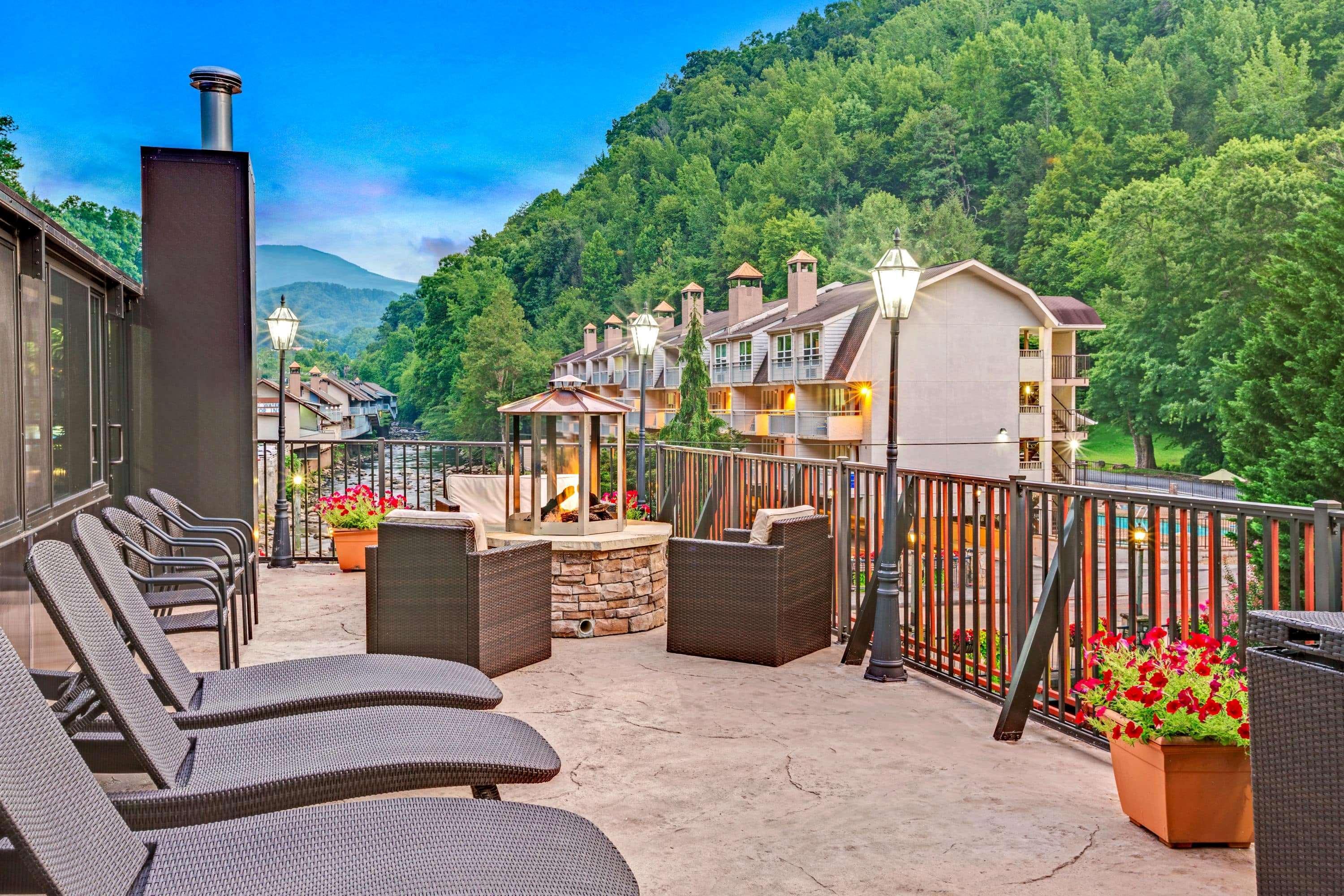 Baymont By Wyndham Gatlinburg On The River Extérieur photo
