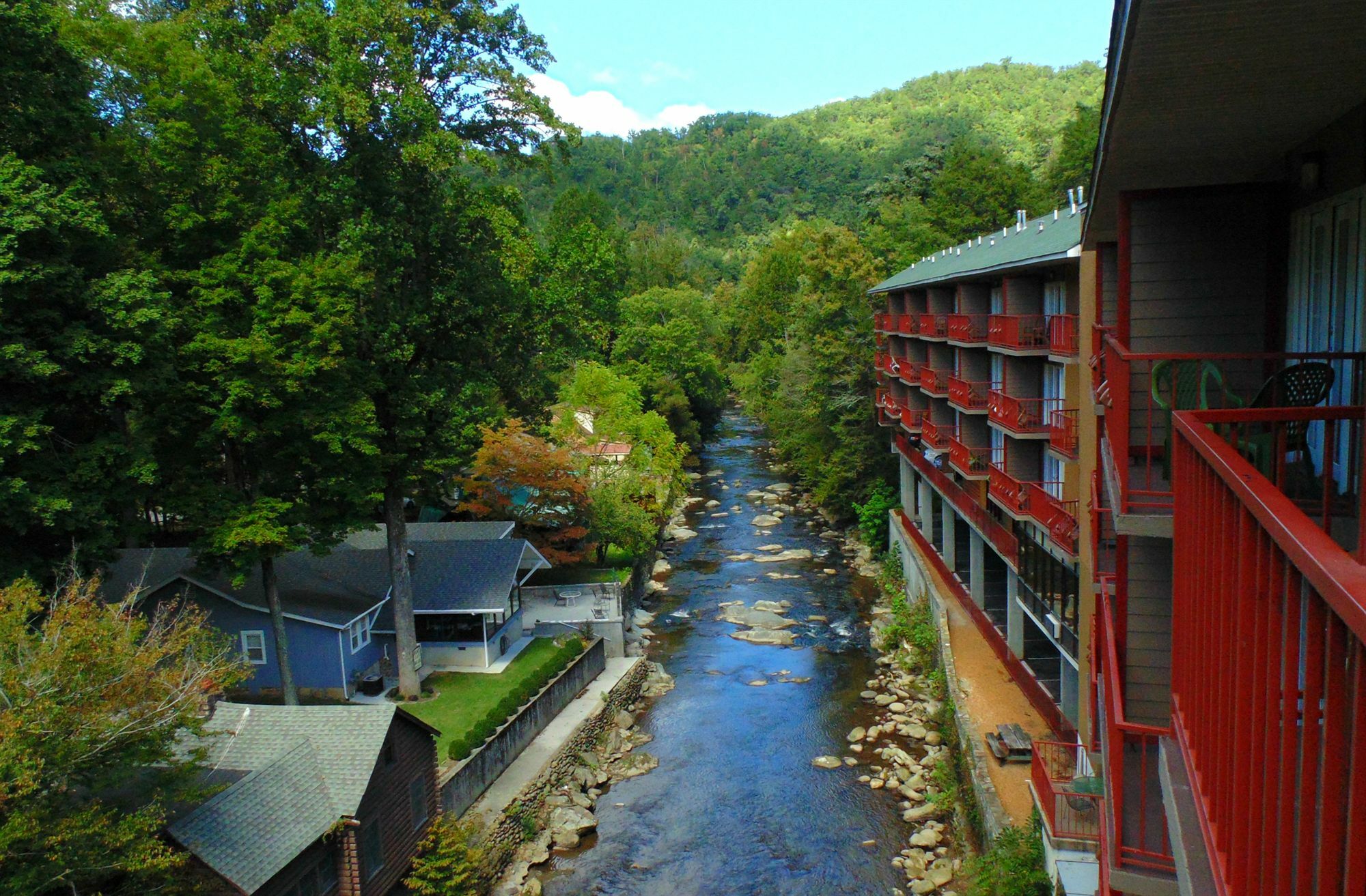 Baymont By Wyndham Gatlinburg On The River Extérieur photo