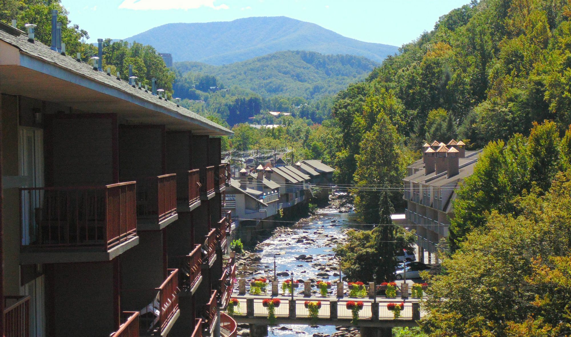 Baymont By Wyndham Gatlinburg On The River Extérieur photo